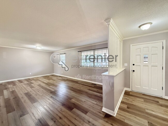 Building Photo - 4627 Hillmont Ln