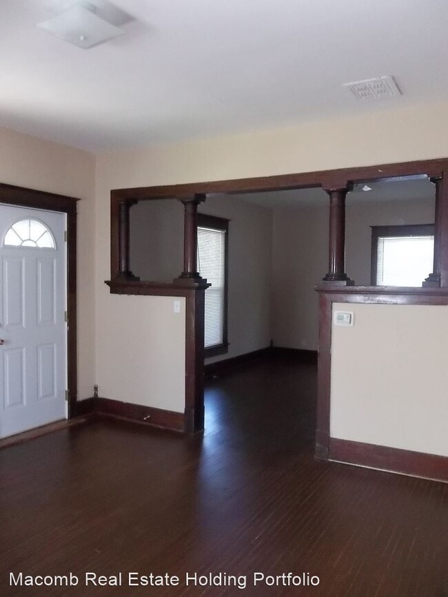 Building Photo - 3 br, 1 bath House - 446 W. Pierce St