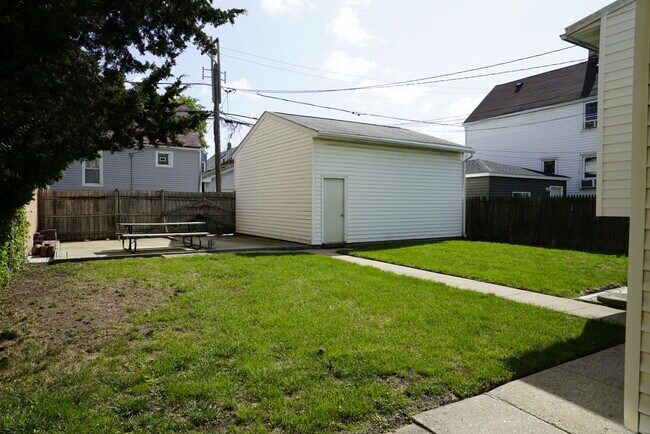 Backyard patio - 3233 N Troy St
