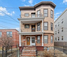 Building Photo - 154 Glen St