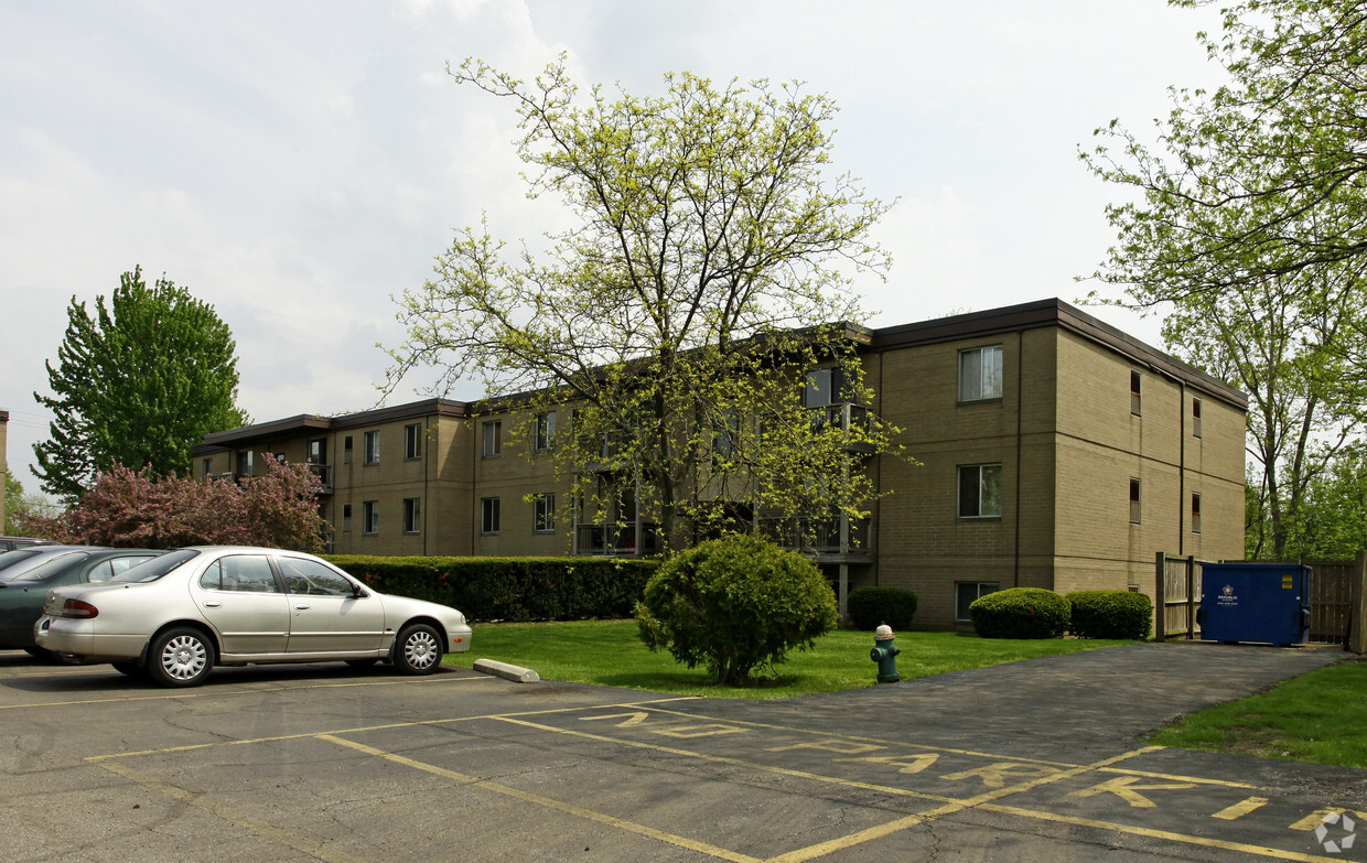 Building Photo - Commodore Arms Apartments