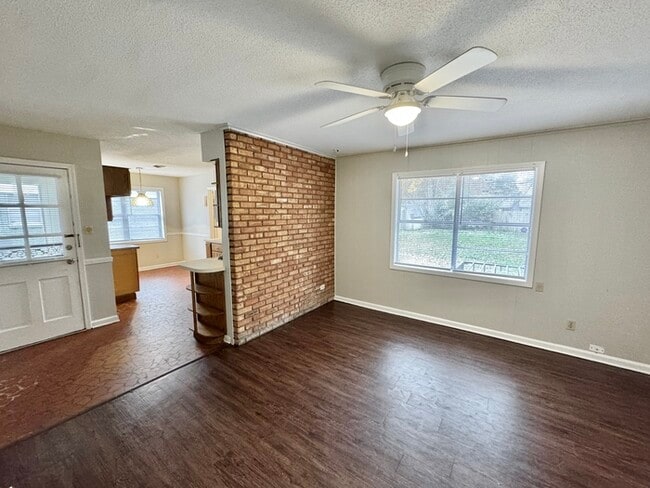 Foto del edificio - 5129 Kittie Lee Ln