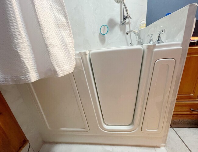 Foto del edificio - 230 Karel Ave