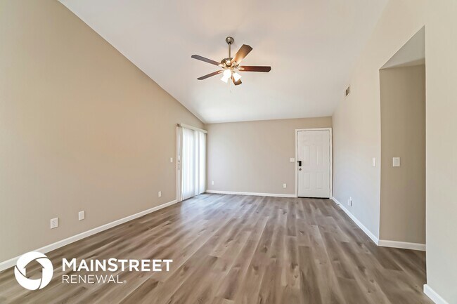 Foto del edificio - 4010 N 88th Ave