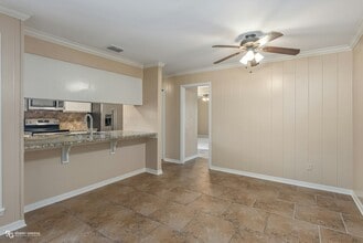 Building Photo - 10142 Carlsbad Dr