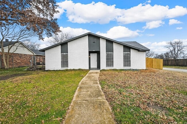 Photo - 4940 Watkins Dr House