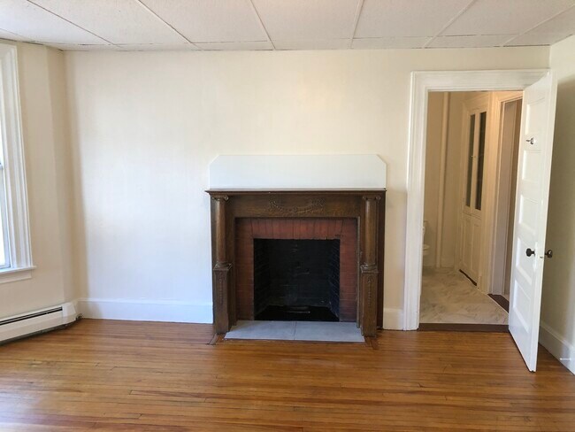 Building Photo - 259 Woodford St