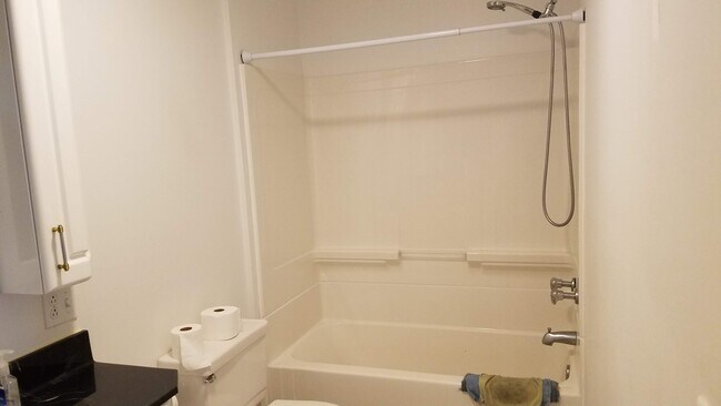 shower - 218 W Lincoln Ave