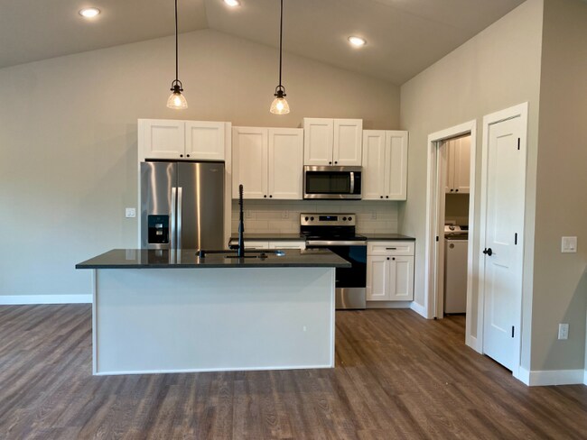 Building Photo - 110 Lake Rd