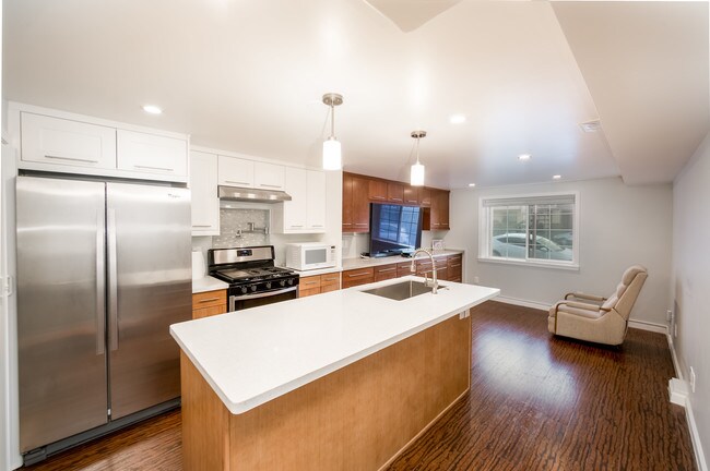 Open kitchen and living room - 653 St Francis Blvd