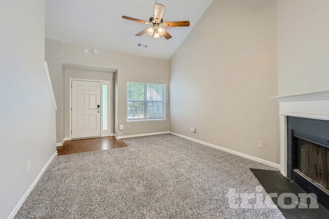 Foto del edificio - 5819 Twin Brook Dr