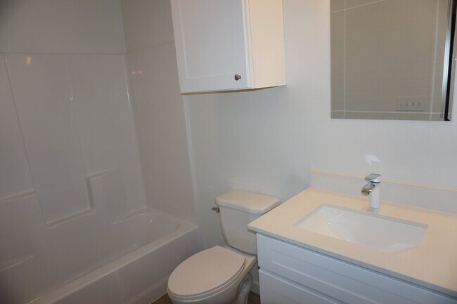 Foto del edificio - Beautiful Modern 3/3 Townhome in North Lub...