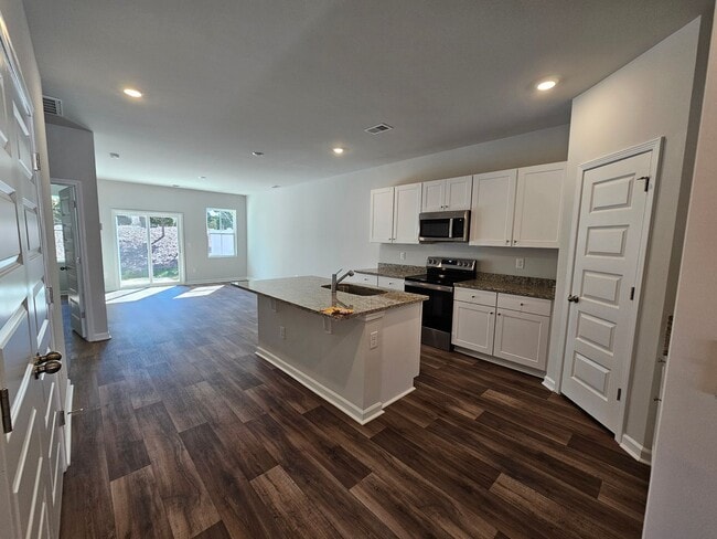 Building Photo - 2033 Northwest Dr