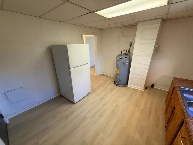 Foto del edificio - Charming and Affordable Home on quiet street (2 bedroom/1 bath)