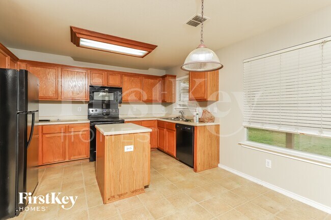 Building Photo - 315 Donalan Dr