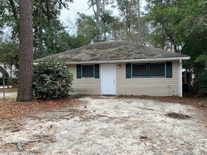 Building Photo - 800 Ridgeway Dr