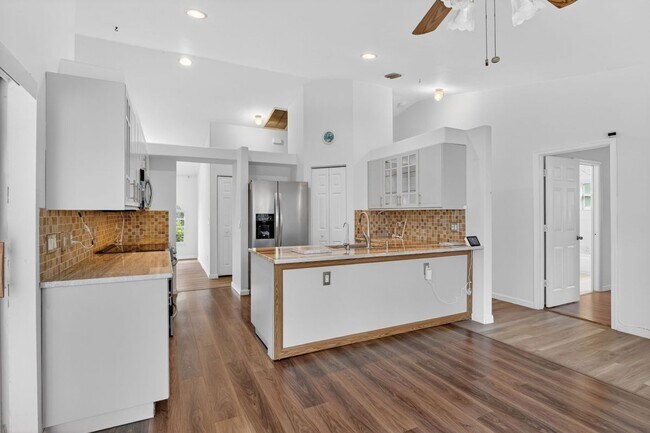 Foto del edificio - 590 6th St NE