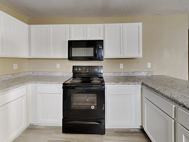 Building Photo - 363 Fern Ct