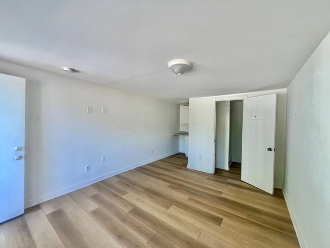 Building Photo - Affordable Studio Near Downtown Myrtle Bea...