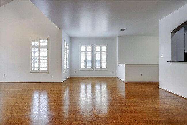 Building Photo - 1144 W 25th St