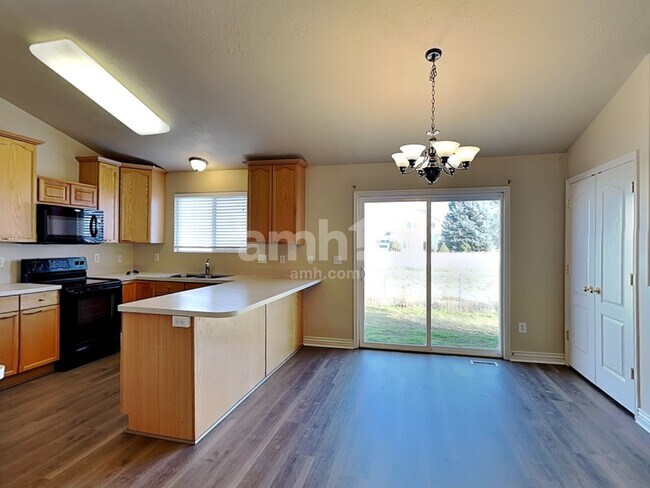 Foto del edificio - 96 N 1660 W