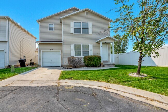 Foto del edificio - Newly Updated Pet Friendly 3 Bed - 2 Bath Home in Clinton - Fully Fenced Yard - Available NOW!