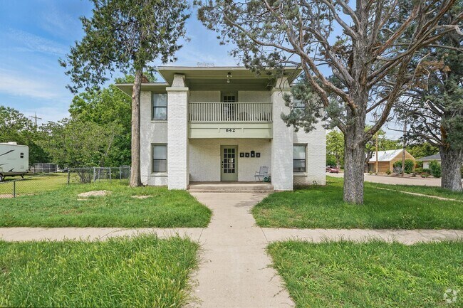 Building Photo - 642 Beech St