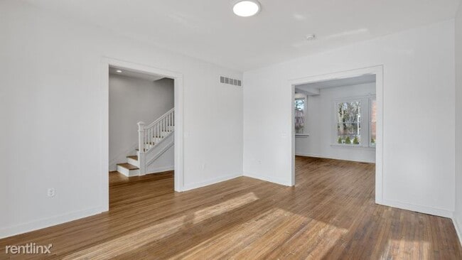 Building Photo - 7253 Kercheval Ave