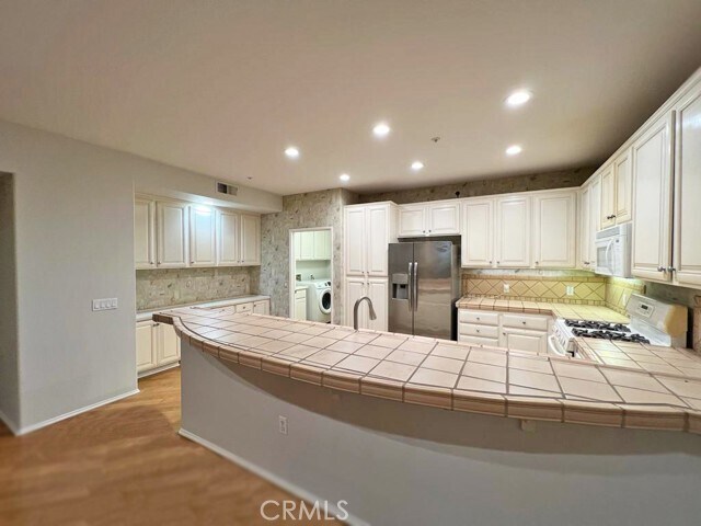 Building Photo - 3 Leucadia