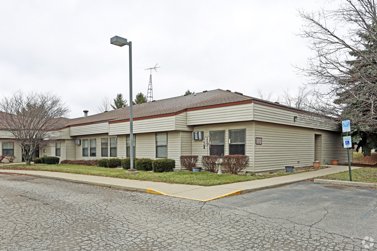 Primary Photo - Westmoor Apartments