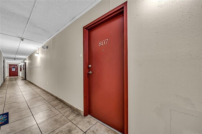 Foto del edificio - 4801 NW 7th St