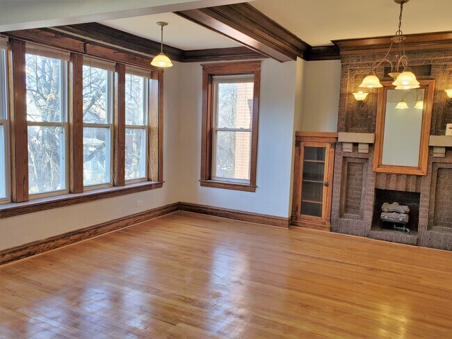 Building Photo - 4509 N Christiana Ave