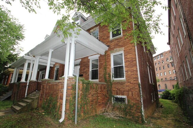 Foto del edificio - 303 E University Pkwy