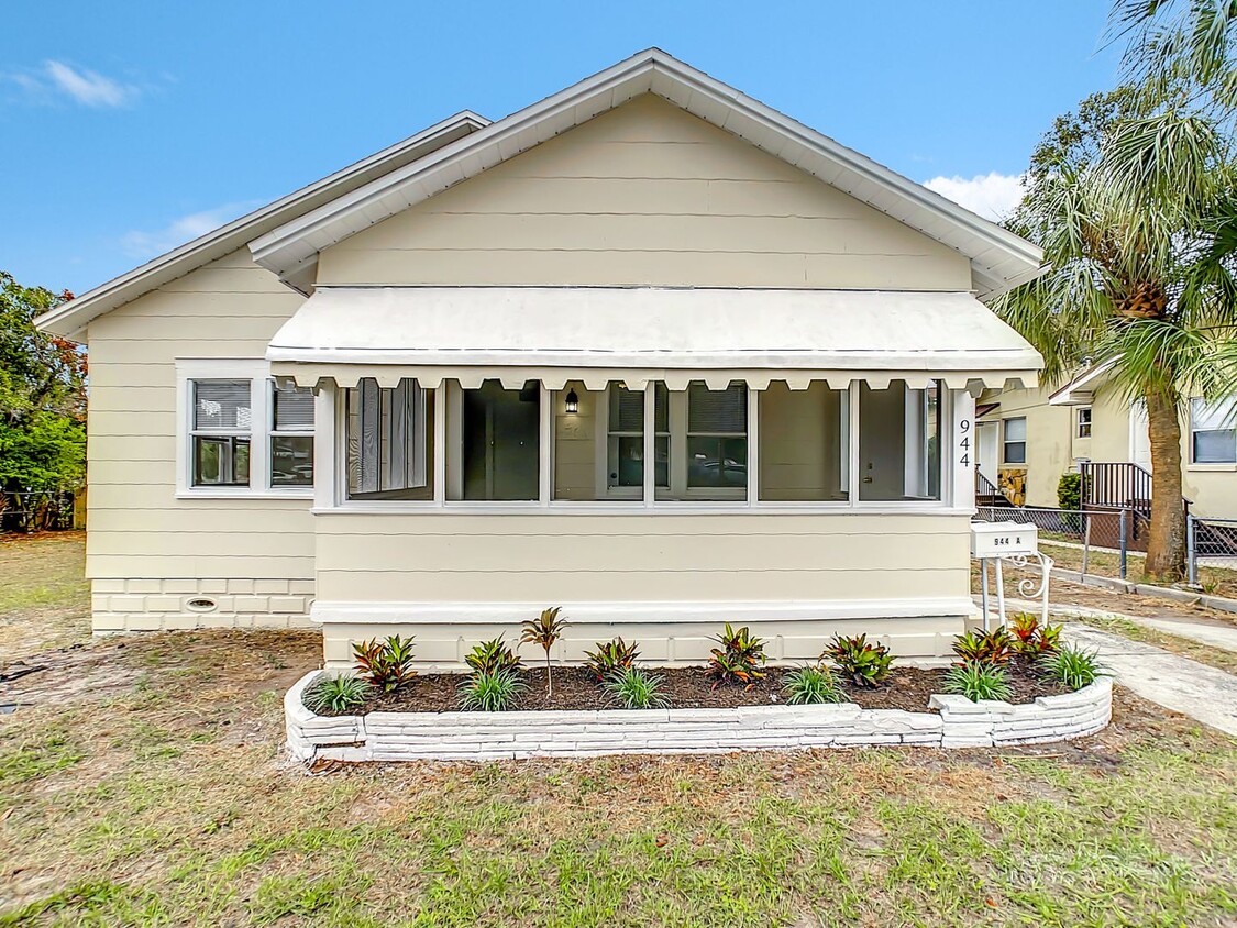 Primary Photo - Beautifully Renovated 3 Bedroom House For ...