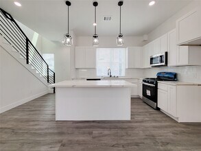 Building Photo - 1901 Mary St