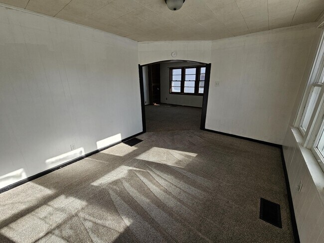 Building Photo - 820 E 27th St