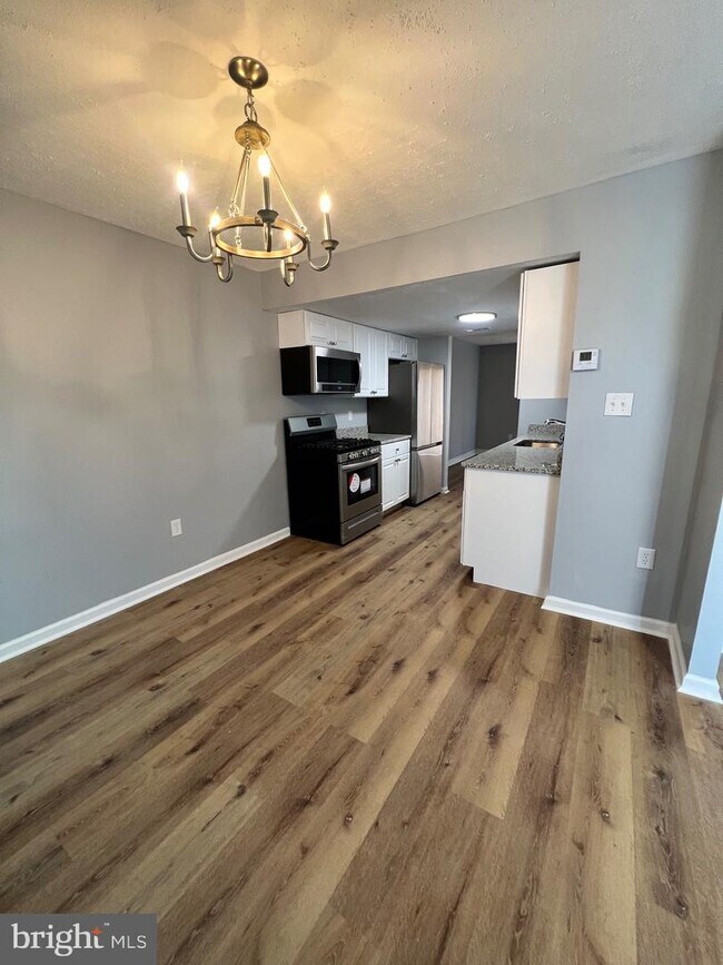 Building Photo - 6461 Heritage Hill Dr