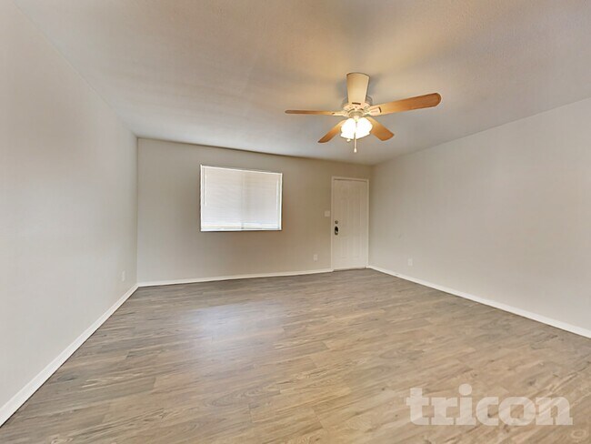 Foto del edificio - 3607 N 87th Ave