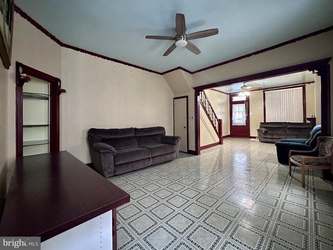 Building Photo - 134 E Eleanor St