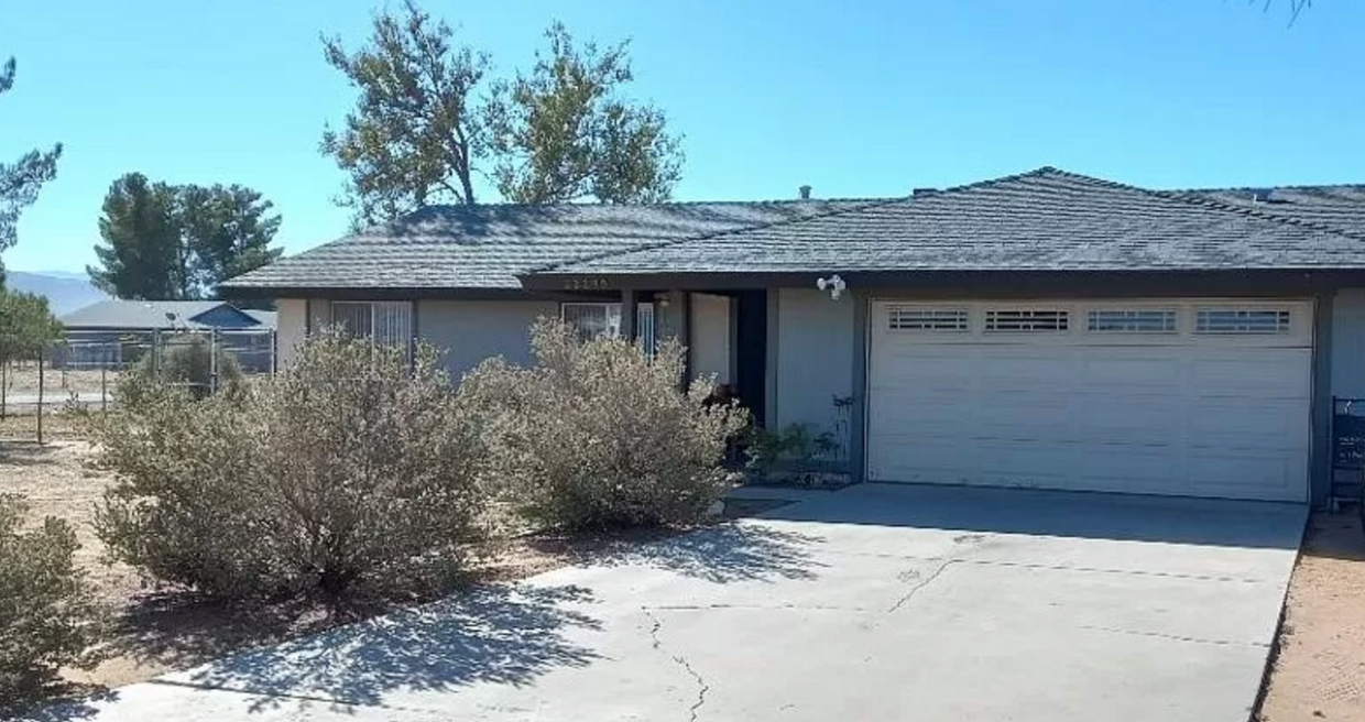 Primary Photo - 3 BEDROOM APPLE VALLEY HOME ON LARGE LOT