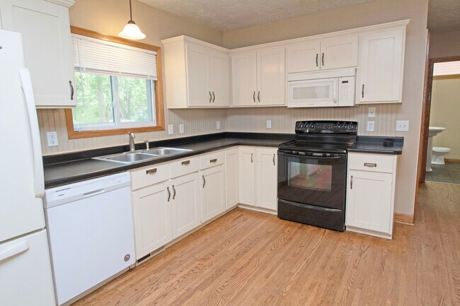 Foto del edificio - 321 2nd Ave NE