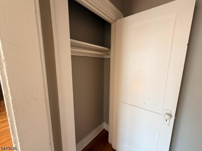 Foto del edificio - 16 Irving Ave