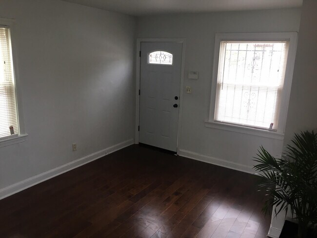 Building Photo - 1441 Holbrook St NE