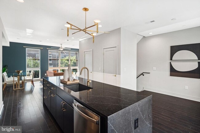 Building Photo - 670 N 13th St