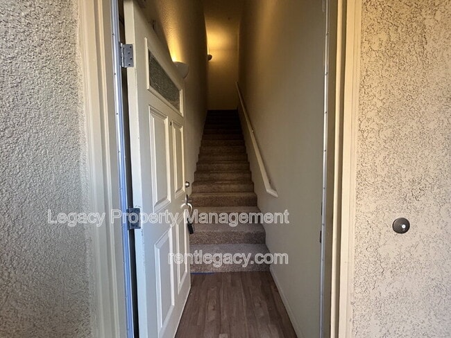 Foto del edificio - 5350 Dunlay Dr