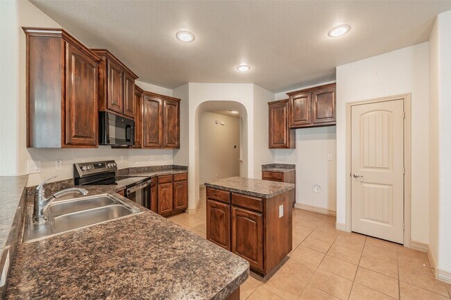 Building Photo - 8924 Manana St