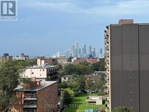 Building Photo - 270 Dufferin St