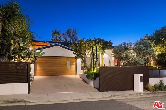 Foto del edificio - 6570 Lakeridge Rd