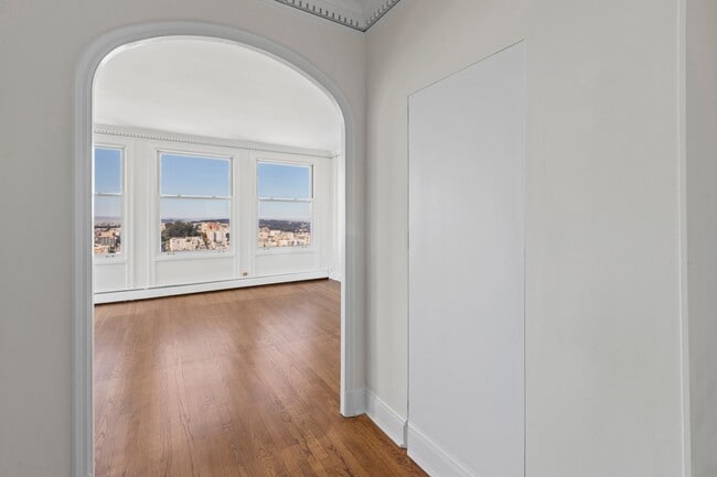 Building Photo - 1250 Jones St