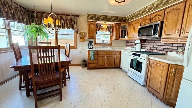 Foto del edificio - 12913 Crestbrook Ct